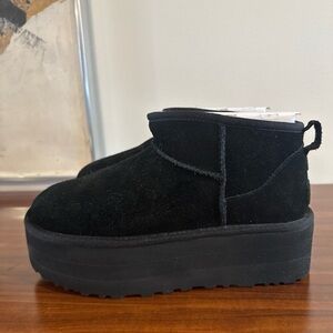 UGG Womens Classic Mini Platform Black Suede Boots US 8